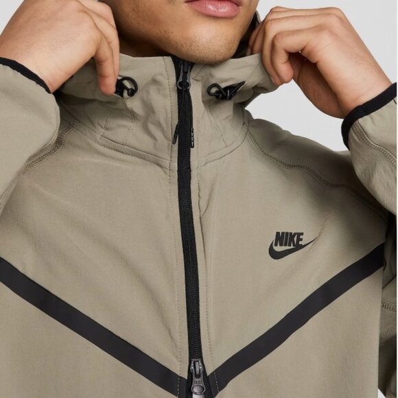 Nike Tech Woven Windrunner Lightweight Jacket Light Army HM7151-320 Men's - Picture 7 of 12